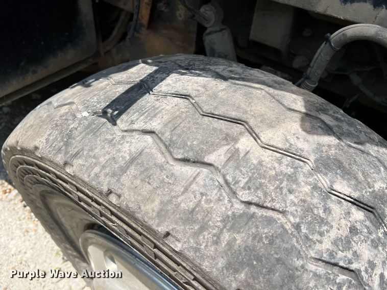 image for item II9056 2003 Crane Carrier Low Entry  refuse truck