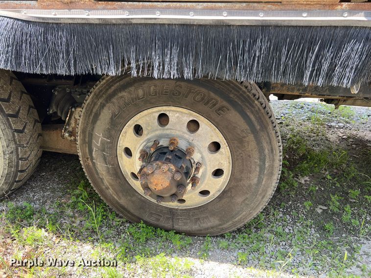 image for item II9056 2003 Crane Carrier Low Entry  refuse truck