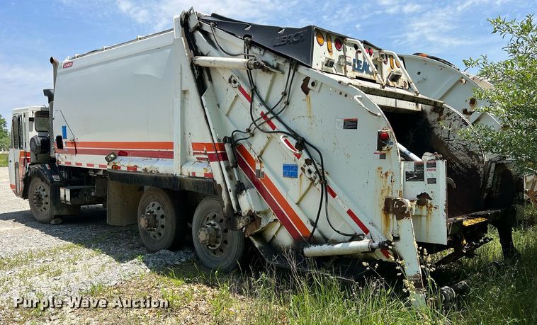 image for item II9057 2007 Crane Carrier Low Entry  Refuse Truck