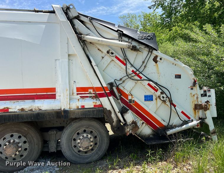 image for item II9057 2007 Crane Carrier Low Entry  Refuse Truck