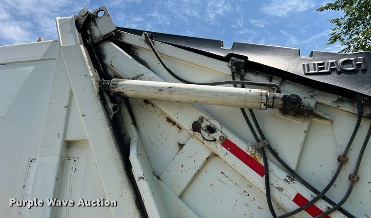 image for item II9057 2007 Crane Carrier Low Entry  Refuse Truck