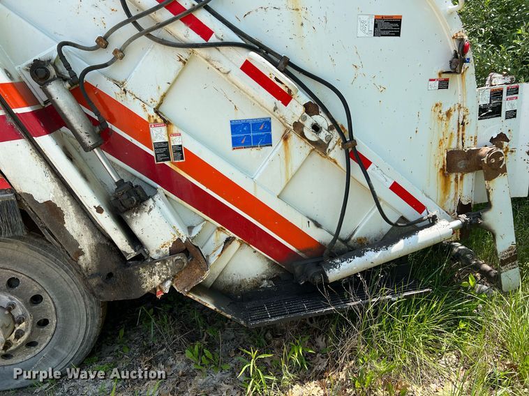 image for item II9057 2007 Crane Carrier Low Entry  Refuse Truck