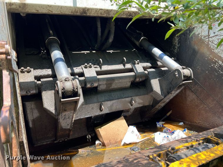 image for item II9057 2007 Crane Carrier Low Entry  Refuse Truck