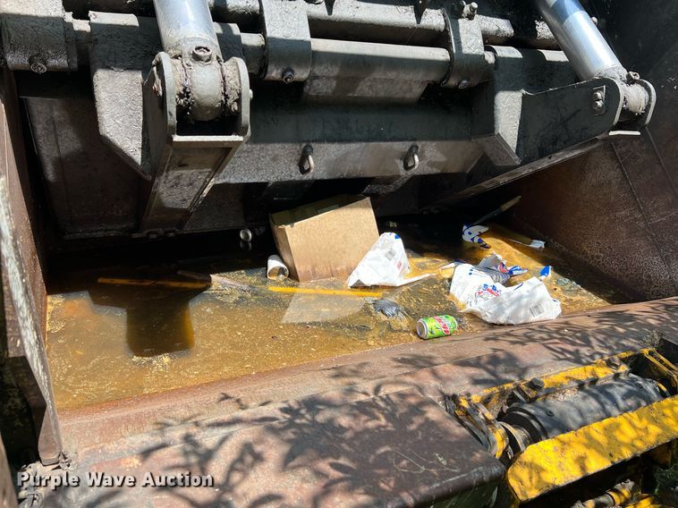 image for item II9057 2007 Crane Carrier Low Entry  Refuse Truck