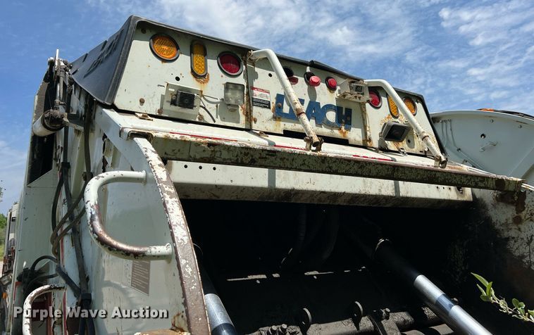 image for item II9057 2007 Crane Carrier Low Entry  Refuse Truck