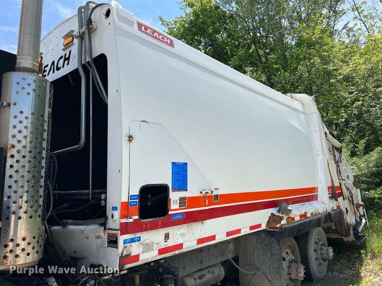 image for item II9057 2007 Crane Carrier Low Entry  Refuse Truck