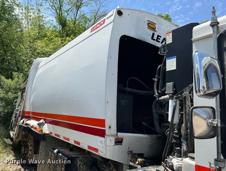 image for item II9057 2007 Crane Carrier Low Entry  Refuse Truck