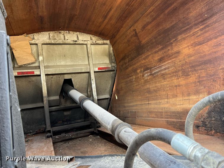 image for item II9057 2007 Crane Carrier Low Entry  Refuse Truck