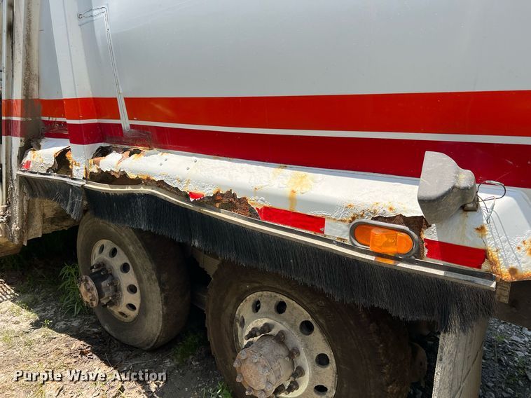 image for item II9057 2007 Crane Carrier Low Entry  Refuse Truck