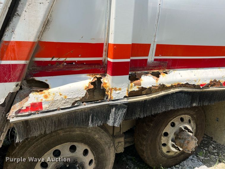 image for item II9057 2007 Crane Carrier Low Entry  Refuse Truck