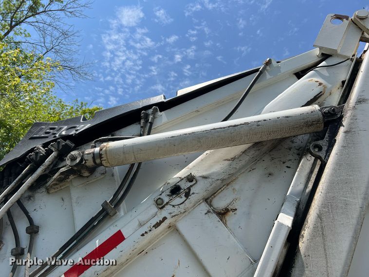 image for item II9057 2007 Crane Carrier Low Entry  Refuse Truck