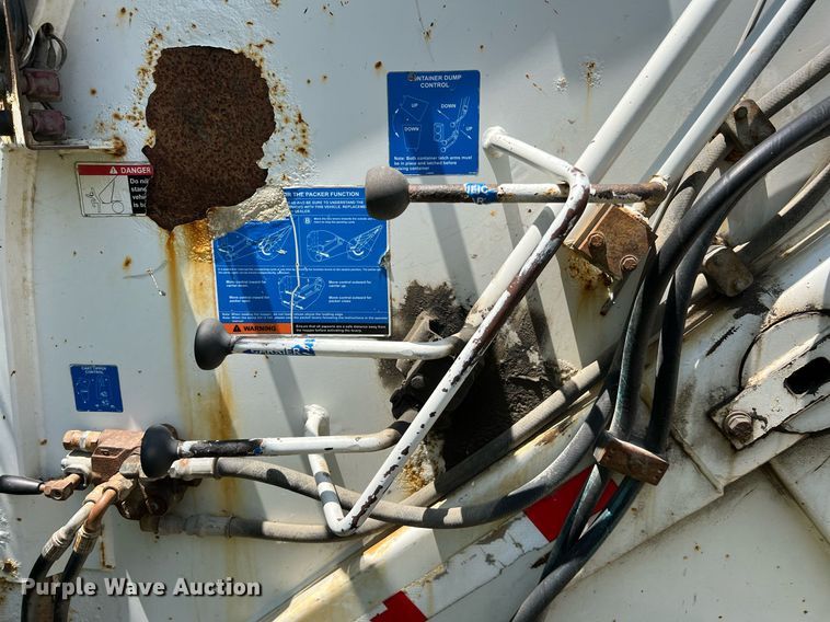 image for item II9057 2007 Crane Carrier Low Entry  Refuse Truck