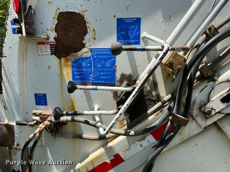 image for item II9057 2007 Crane Carrier Low Entry  Refuse Truck