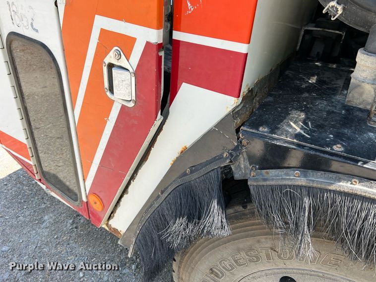 image for item II9057 2007 Crane Carrier Low Entry  Refuse Truck