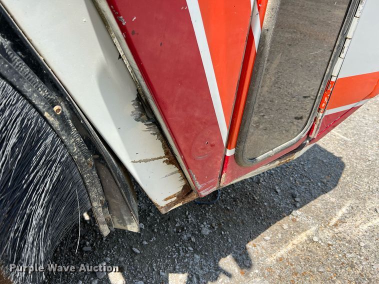 image for item II9057 2007 Crane Carrier Low Entry  Refuse Truck