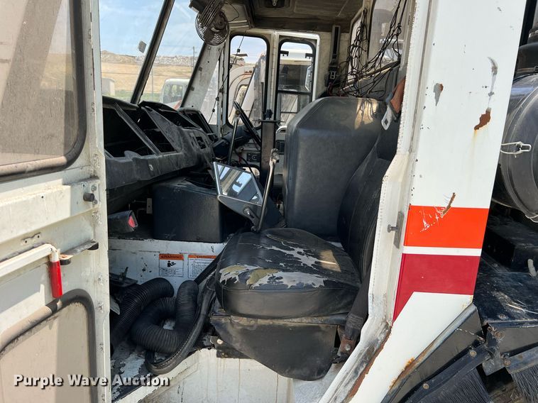 image for item II9057 2007 Crane Carrier Low Entry  Refuse Truck