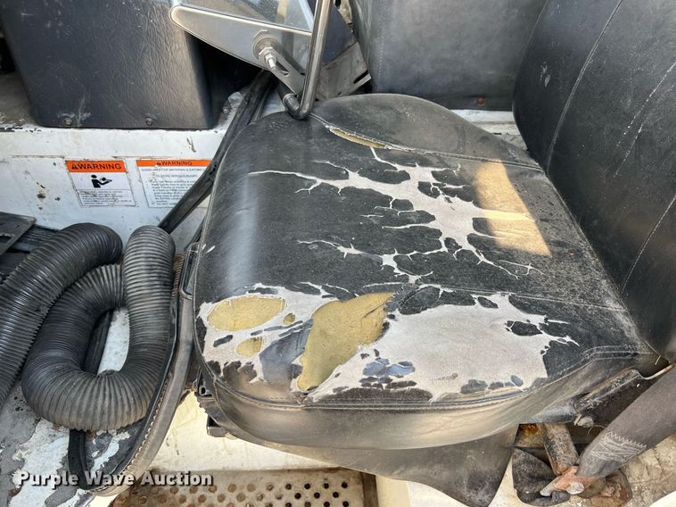 image for item II9057 2007 Crane Carrier Low Entry  Refuse Truck