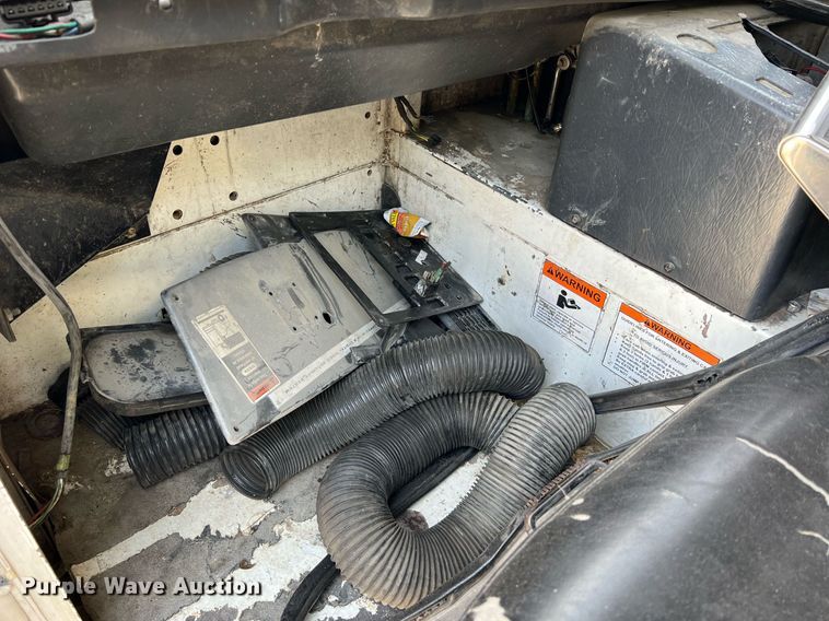 image for item II9057 2007 Crane Carrier Low Entry  Refuse Truck