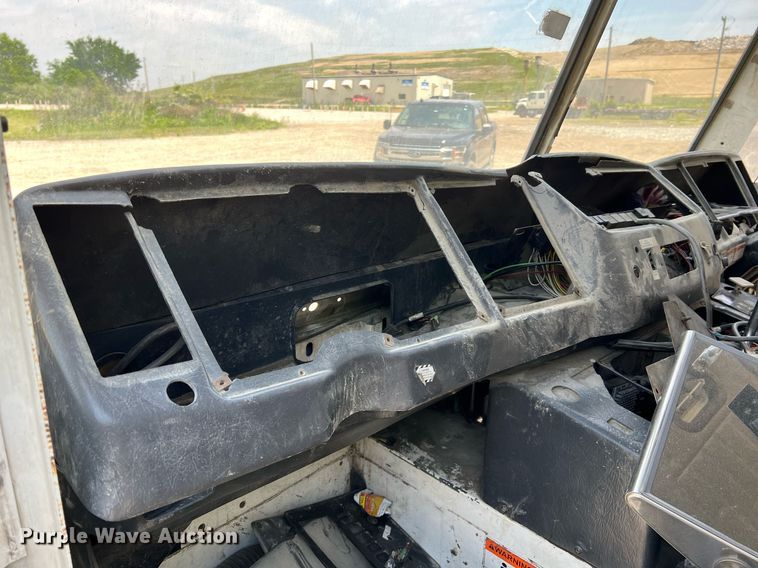 image for item II9057 2007 Crane Carrier Low Entry  Refuse Truck