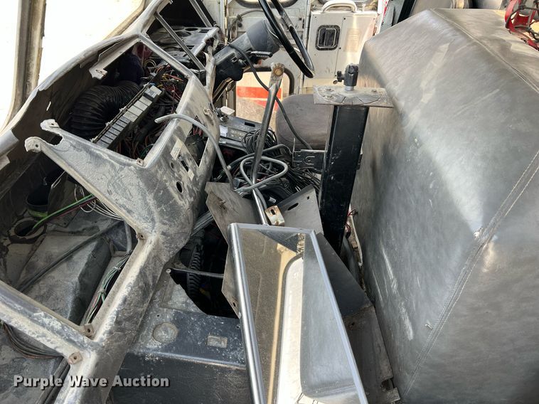 image for item II9057 2007 Crane Carrier Low Entry  Refuse Truck