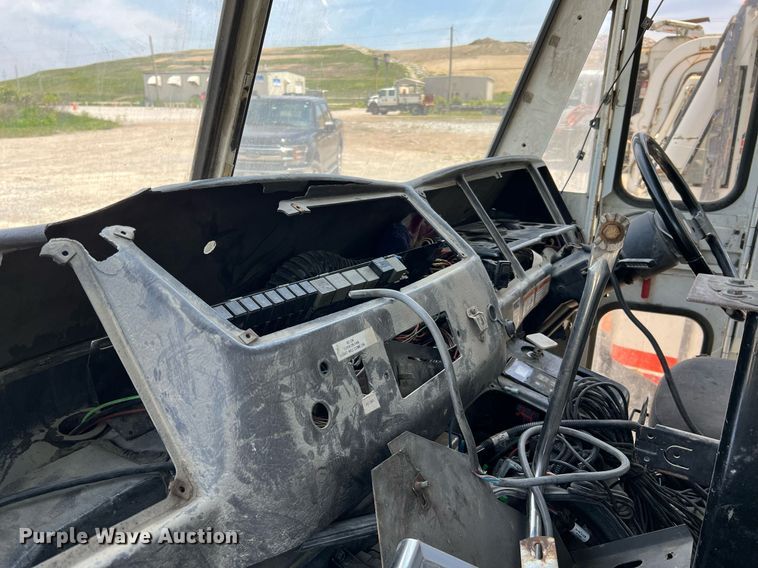 image for item II9057 2007 Crane Carrier Low Entry  Refuse Truck