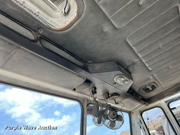 image for item II9057 2007 Crane Carrier Low Entry  Refuse Truck