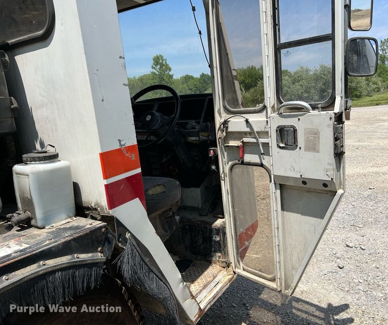 image for item II9057 2007 Crane Carrier Low Entry  Refuse Truck