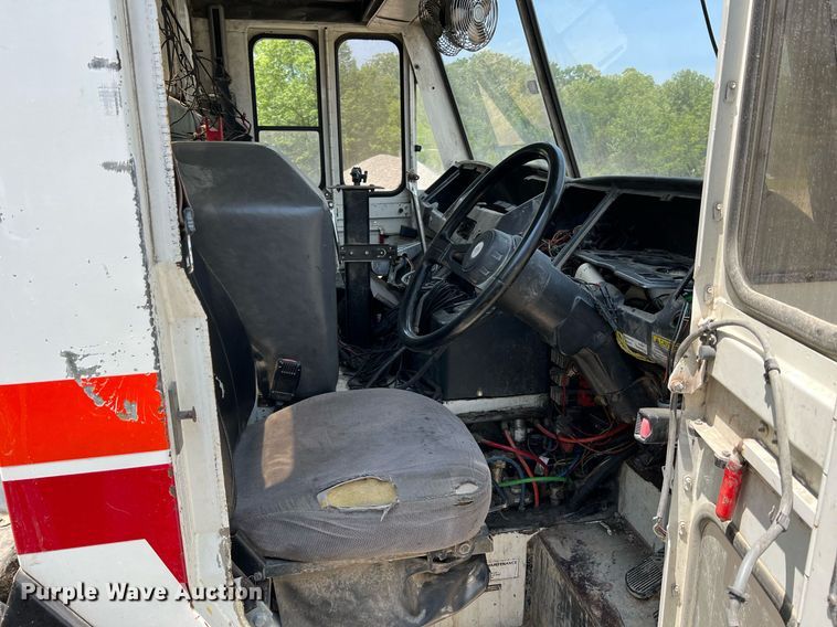 image for item II9057 2007 Crane Carrier Low Entry  Refuse Truck