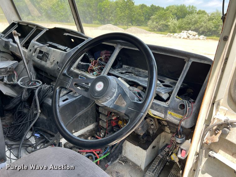 image for item II9057 2007 Crane Carrier Low Entry  Refuse Truck