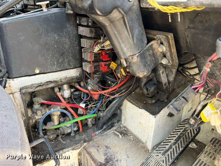 image for item II9057 2007 Crane Carrier Low Entry  Refuse Truck