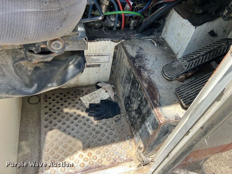 image for item II9057 2007 Crane Carrier Low Entry  Refuse Truck