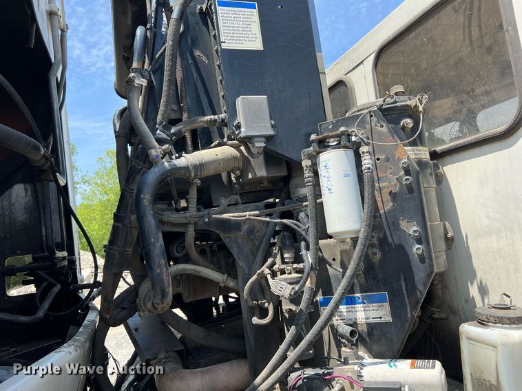 image for item II9057 2007 Crane Carrier Low Entry  Refuse Truck