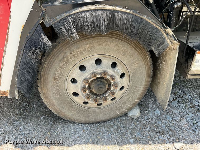 image for item II9057 2007 Crane Carrier Low Entry  Refuse Truck