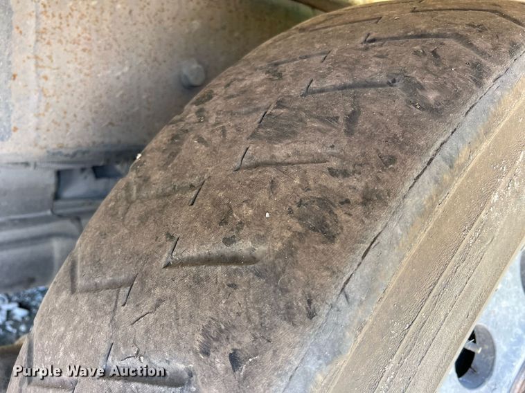 image for item II9057 2007 Crane Carrier Low Entry  Refuse Truck