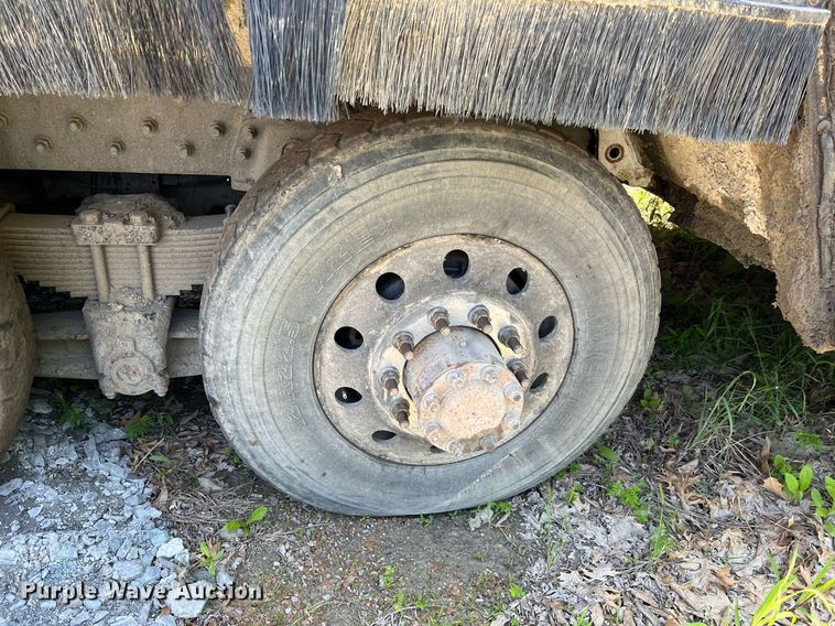 image for item II9057 2007 Crane Carrier Low Entry  Refuse Truck