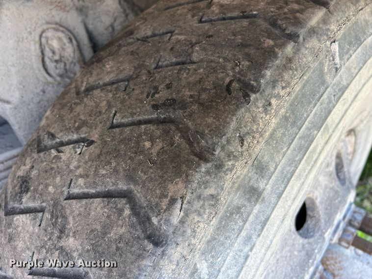 image for item II9057 2007 Crane Carrier Low Entry  Refuse Truck