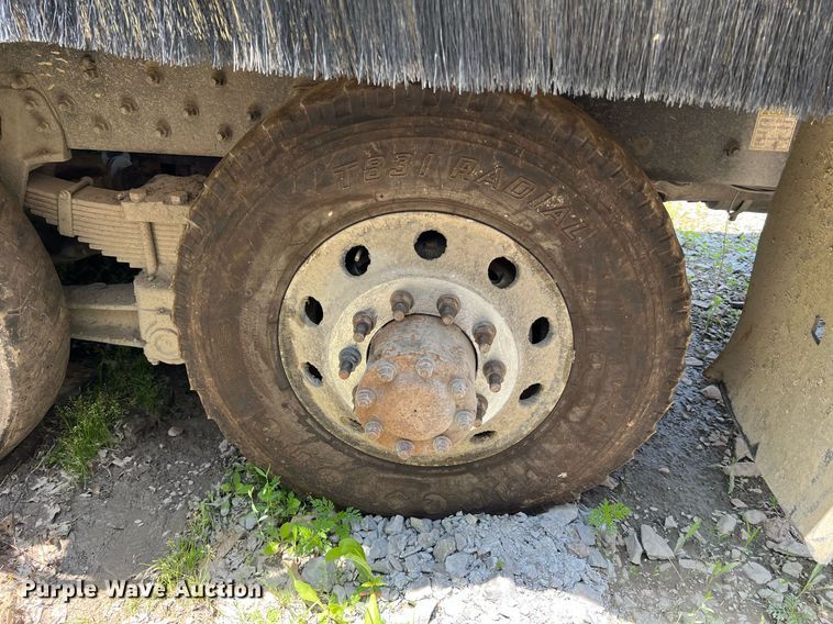 image for item II9057 2007 Crane Carrier Low Entry  Refuse Truck