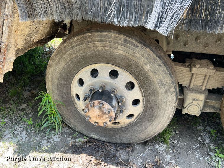 image for item II9057 2007 Crane Carrier Low Entry  Refuse Truck