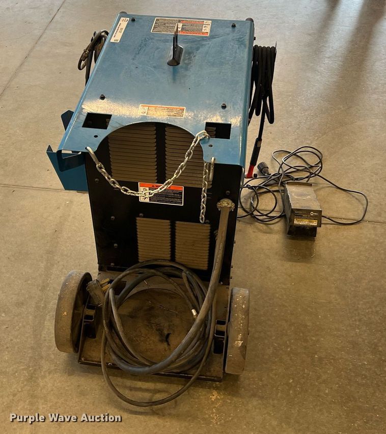 image for item II9107 Miller Syncrowave 200  welder/generator