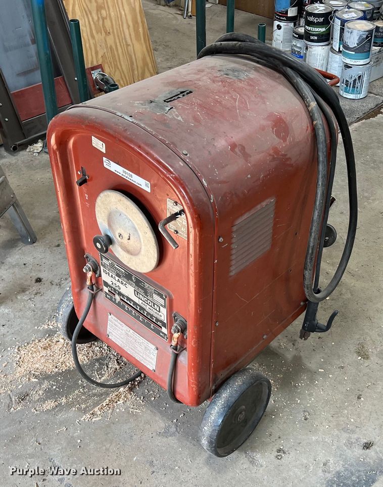 image for item II9108 Lincoln Electric Idealarc 250  welder