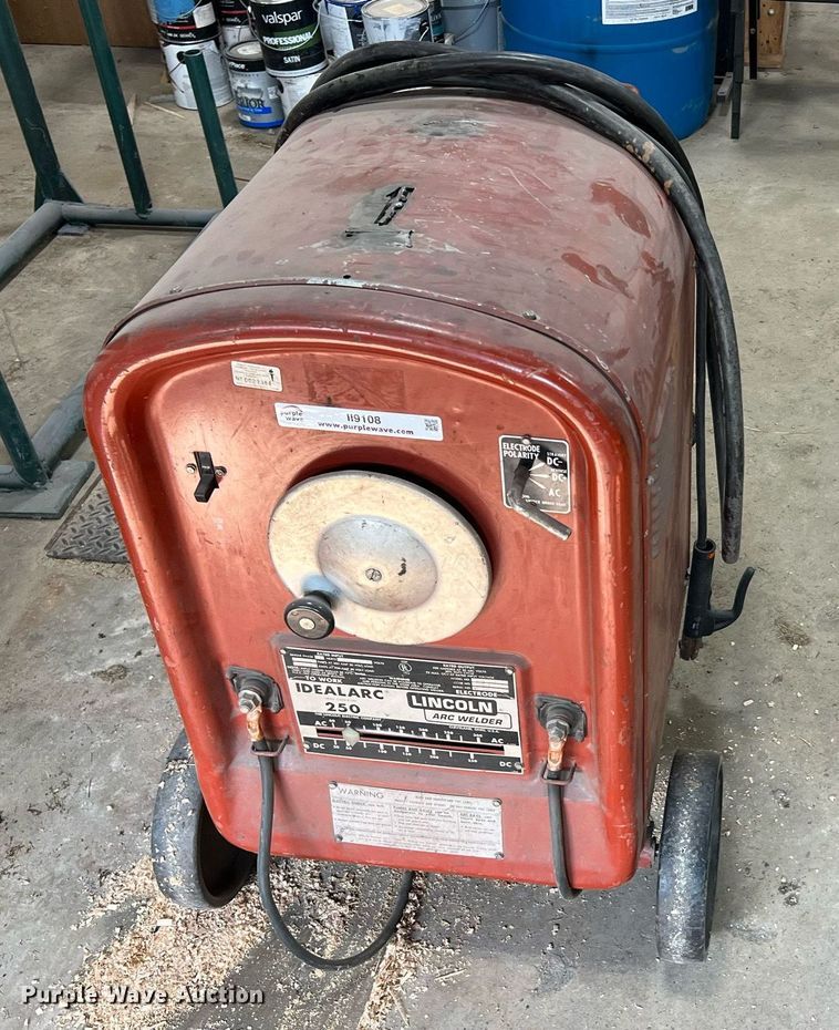 image for item II9108 Lincoln Electric Idealarc 250  welder