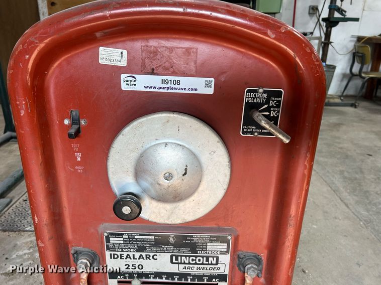 image for item II9108 Lincoln Electric Idealarc 250  welder