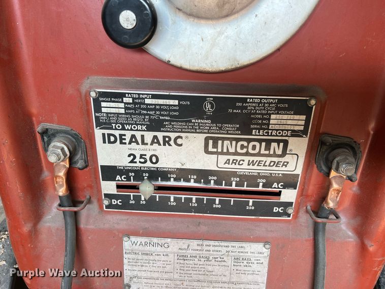 image for item II9108 Lincoln Electric Idealarc 250  welder