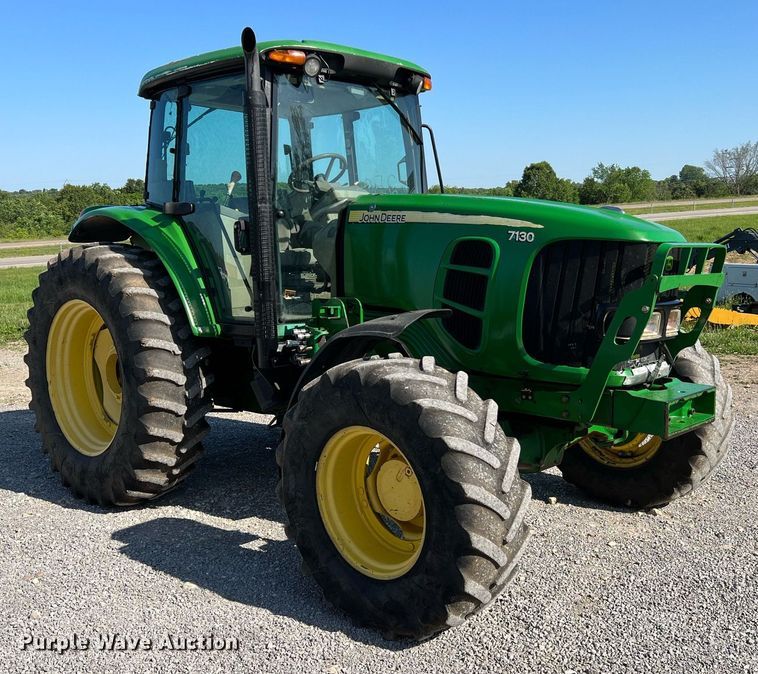 image for item II9116 2009 John Deere 7130  MFWD tractor