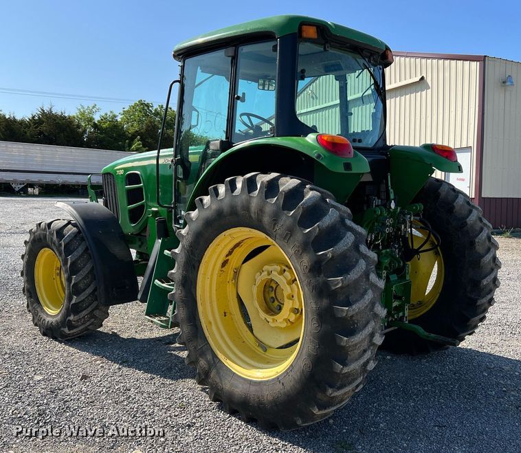 image for item II9116 2009 John Deere 7130  MFWD tractor