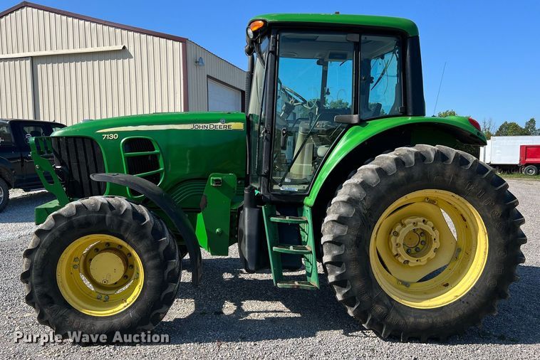 image for item II9116 2009 John Deere 7130  MFWD tractor