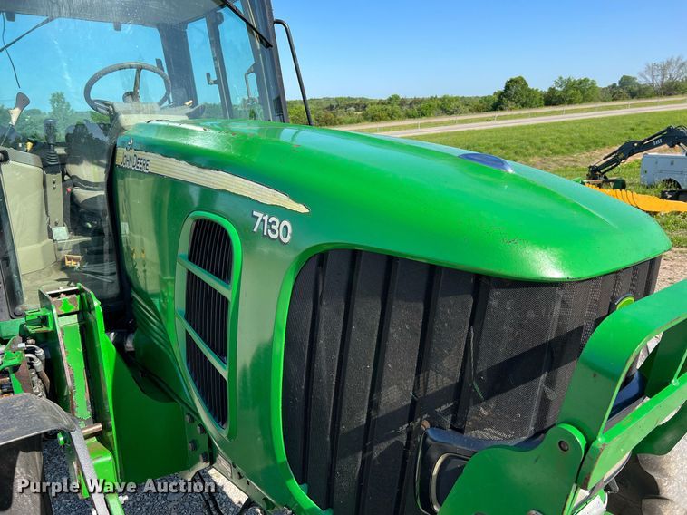 image for item II9116 2009 John Deere 7130  MFWD tractor