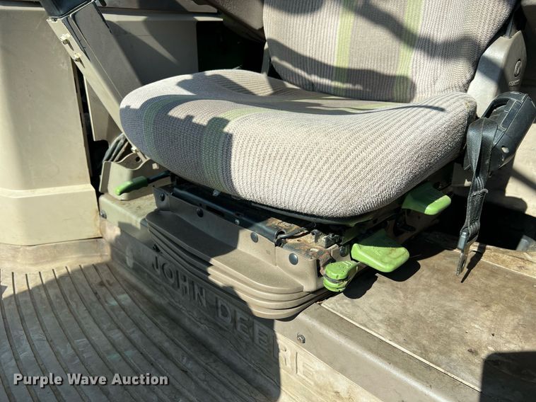 image for item II9116 2009 John Deere 7130  MFWD tractor