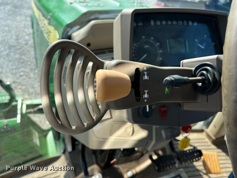 image for item II9116 2009 John Deere 7130  MFWD tractor