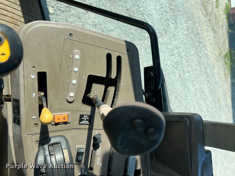 image for item II9116 2009 John Deere 7130  MFWD tractor